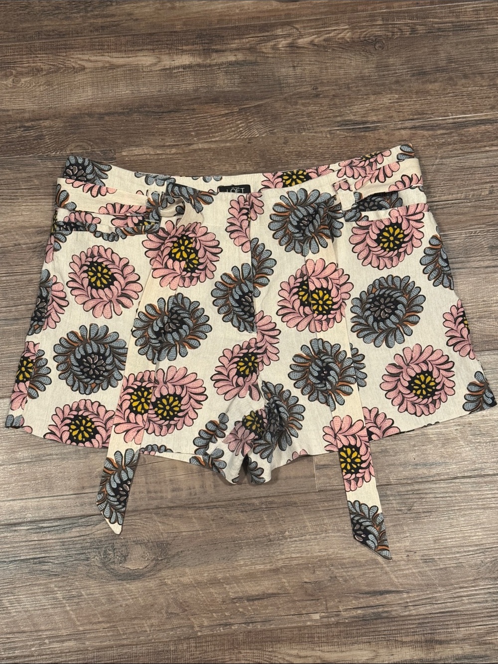 Ann Taylor Loft tailored linen shorts size 12